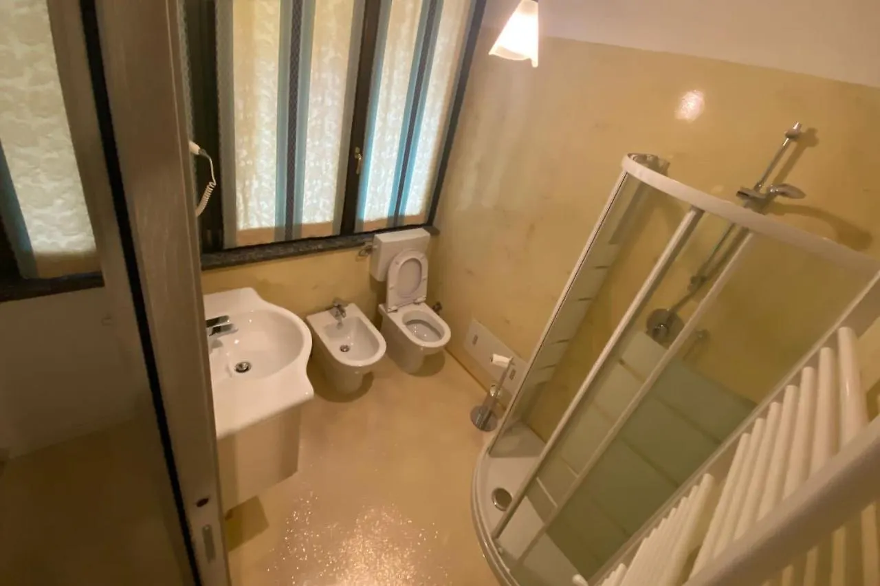 Macloud Pub B&B Sarnico 0*,  Italien