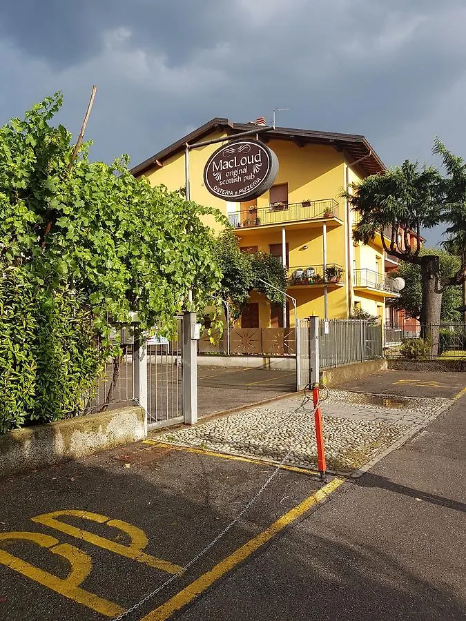 Macloud Pub B&B Sarnico 0*,  Italien