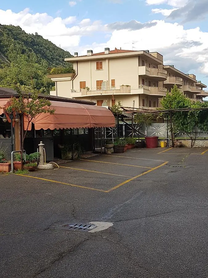 Oda ve Kahvaltı Macloud Pub B&B Sarnico