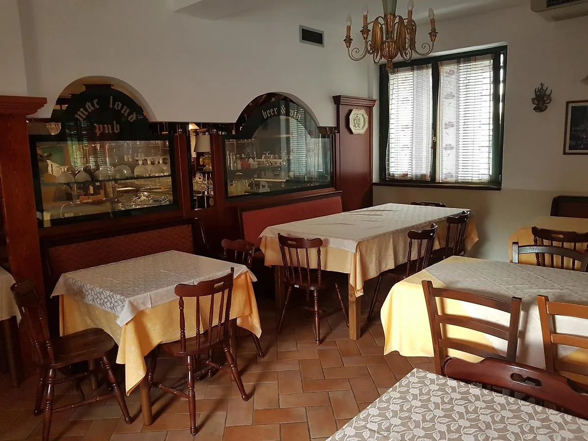 Macloud Pub B&B Sarnico Oda ve Kahvaltı